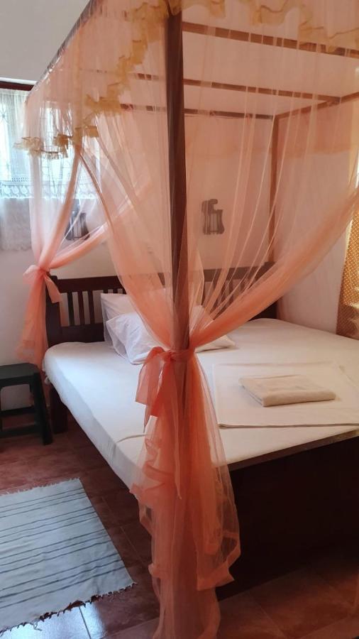 Guesthouse Kind And Love Хиккадува Экстерьер фото