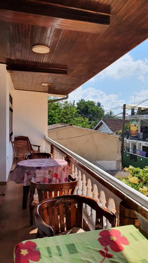 Guesthouse Kind And Love Хиккадува Экстерьер фото