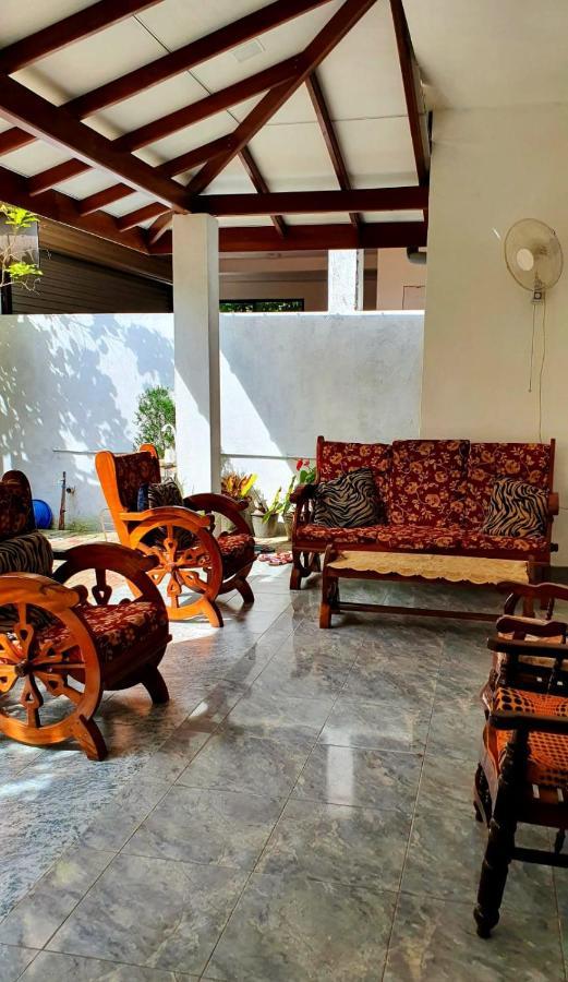 Guesthouse Kind And Love Хиккадува Экстерьер фото