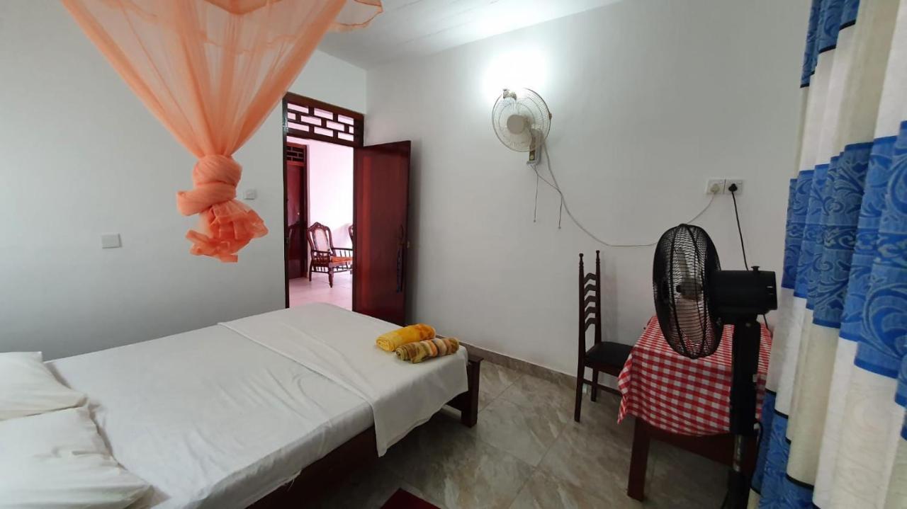 Guesthouse Kind And Love Хиккадува Экстерьер фото