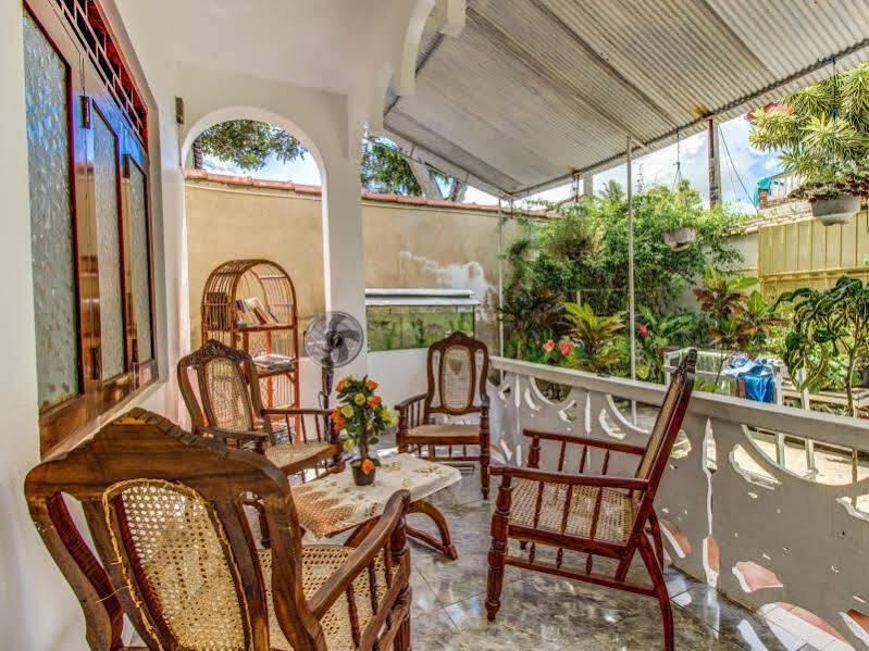 Guesthouse Kind And Love Хиккадува Экстерьер фото